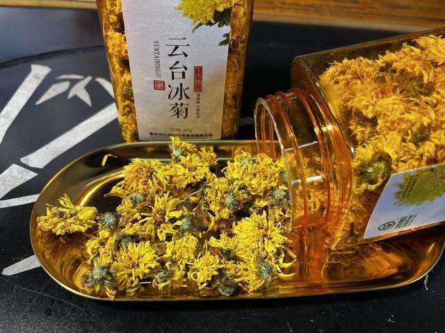 年龄大要忌菊花茶？50岁往后，牢记“2喝2不喝”，喝对益处多