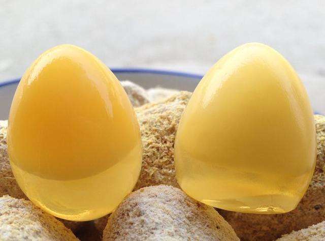 同样是皮蛋，为什么有黄色的，有黑色的？这两种皮蛋有什么区别？