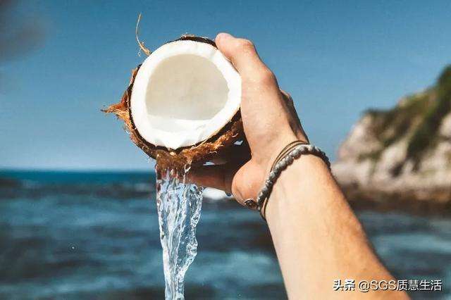 清凉解渴的椰子水能当水喝吗？