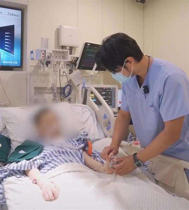 22岁女孩连续熬夜加班后猝死！其父一番话让人泪目……律师：应视为工亡！