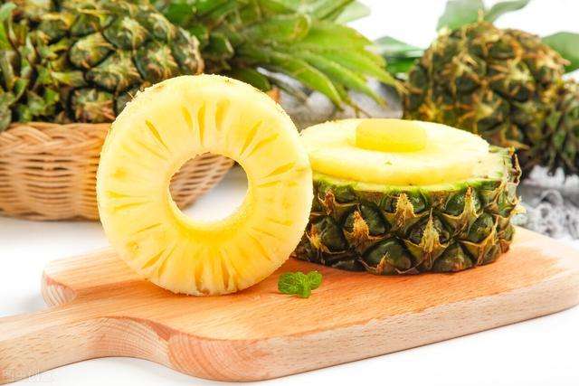 你真的会吃菠萝吗？菠萝的简易削切法，值得学一学