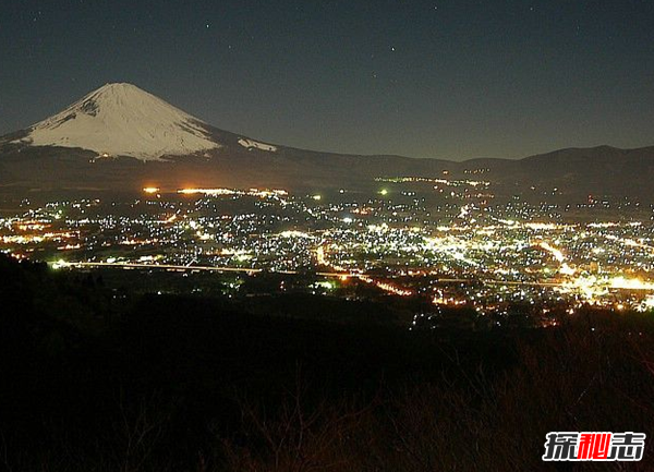 富士山下的恐怖