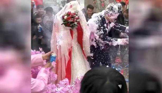 新娘新婚当天被多名男性亲吻了