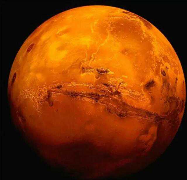 一个男人在地球跑到了火星上面的电影