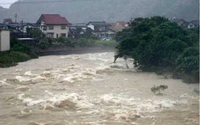 四川一地突发山洪泥石流新闻发布