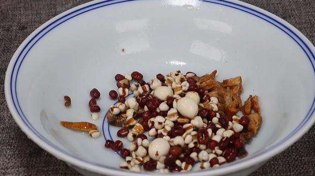 这个季节，红豆和薏米是绝配，健脾养胃，家人平安度过秋天