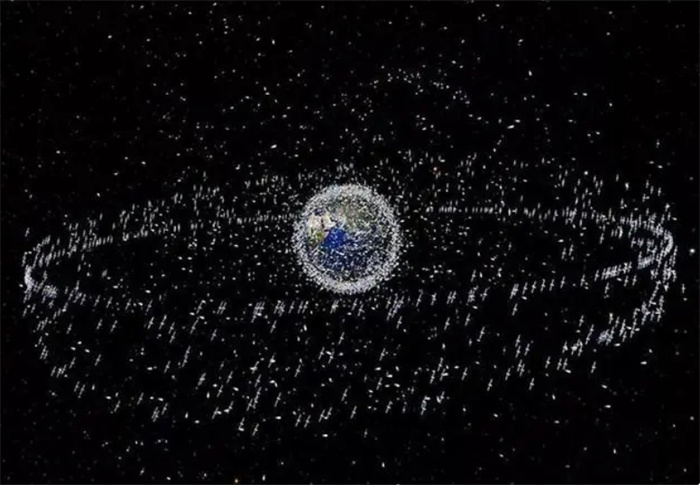 8000吨人造垃圾漂浮在太空